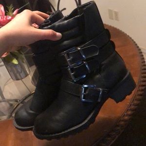 Low rise boots